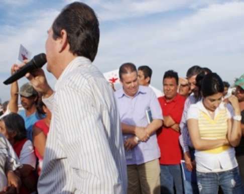 Vecinos de Villas Miramar Alaban a Paniagua por Ofrecerles Gratuitamente Servicios Públicos