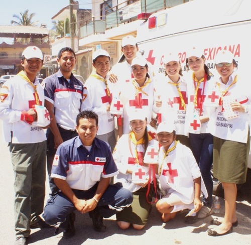 Jóvenes de la Iglesia Adventista del Sétimo Día Apoyan en Recolecta Anual de la Cruz Roja Bahía de Banderas