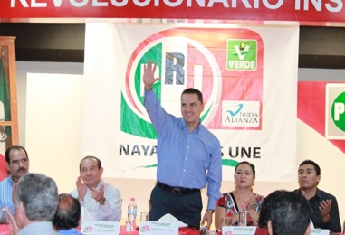 Priistas de Bahía Junto a Roberto Sandoval en su Registro