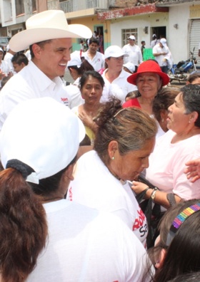 Puerta a Puerta, Roberto Sandoval Lleva Propuestas a Nayaritas