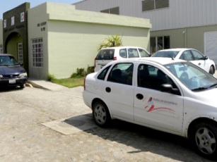 Vehículos del Ayuntamiento en Oficinas del PRI en Pleno Proceso Electoral