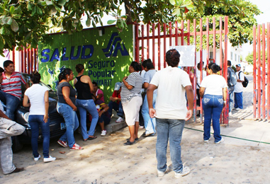 Trabajadores de Empleo Temporal de la SEDESOL Tomaron Instalaciones de Coordinación de Salud de Valle de Banderas
