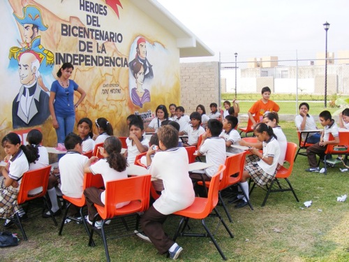 Exigen Padres de Familia Energía Eléctrica para Dos Escuelas de Valle Dorado