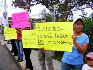 Vecinos de la Misión Protestan Contra Incumplimiento de Dynámica