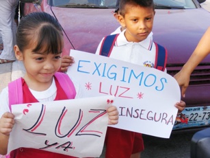 Atendió SEPEN Reclamo de Padres de Familia ya Hay Luz en Escuelas de Los Encantos