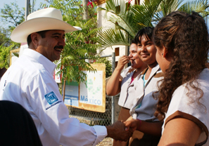 Apoyo Total a Escuelas Públicas del Municipio: Rafa Cervantes
