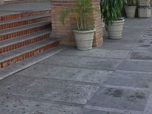 Será del Mismo Nivel Superficie Piso de la Plaza y Ayuntamiento