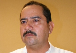 Viaja Rafael Cervantes a EU Visitará a Migrantes de Bahía que Viven en California