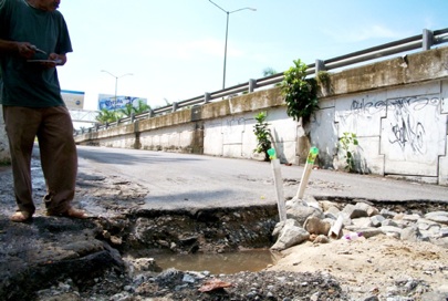 Paniagua Mantiene las Vialidades de Bahía Entre Baches, Cráteres y Hoyos