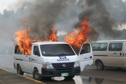 Detienen a Transportistas Por Enviar Lanzar Bomba Casera a Taxi “Pirata”