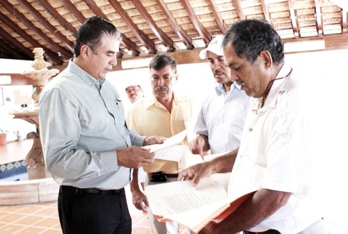 Después de 13 Años Gobierno Coloca Espigones en el Anclote