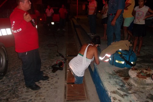 Mujer Quedó Atrapada en Alcantarilla de Bucerías