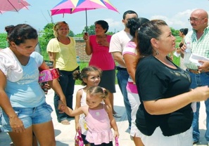 Vecinas de San Vicente del Mar Exigen a SEP 6 Aulas Móviles no Tres