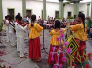 Presentación de la escuela infantil de mariachi tradicional