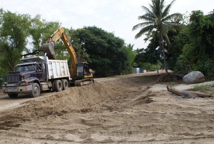 Temen Vecinos que Desazolve del Arroyo del Indio les Cauce Riesgos