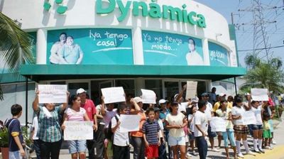 Vecinos de la Misión se Manifestaron en Oficinas de Dynámica de Valle Dorado