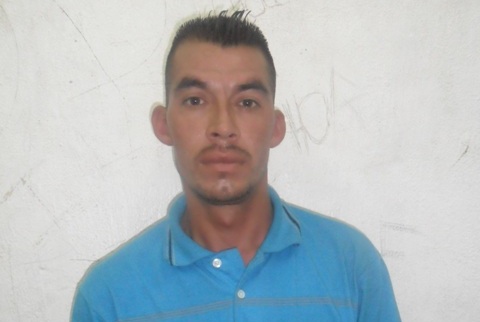 Policías Detienen a Sujeto con Cinco Envoltorios de Droga