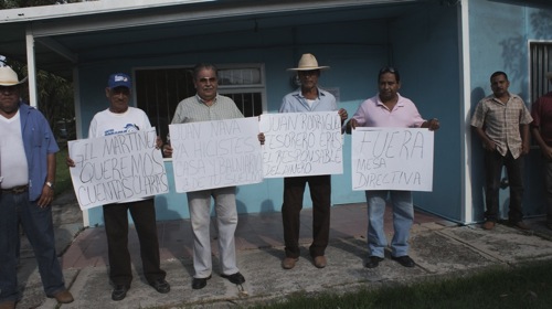Usuarios del Agua de Riego Sellaron Oficinas Exigen Cuentas a Directiva del Consejo
