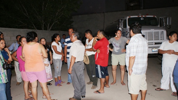 Vecinos de Valle Dorado se Manifestaron Obra de Chedraui Cerró Calle Dupar