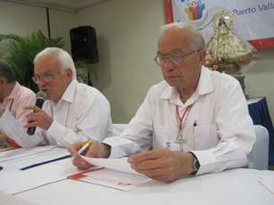 Sepultan al Obispo Ricardo Watty Urquidi