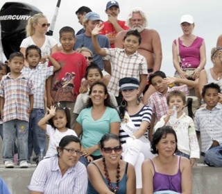 Cuidamos con Amor a los Niños de Bahía
