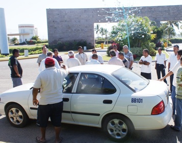 Llegan a Acuerdo Taxistas del Mayan Palace