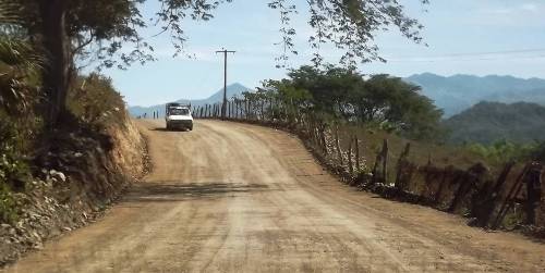 Habitantes de la Sierra Festejan con Rafa Cervantes Por Más Obras
