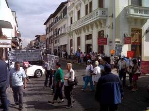 Vecinos Bloquean Juárez; Paran Obra en Iturbide