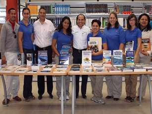 Entrega el Rector José Gómez más Libros a la Biblioteca de la UTBB
