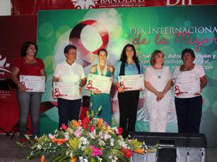 Celebran DIF y VIII Ayuntamiento a las Mujeres de Bahía