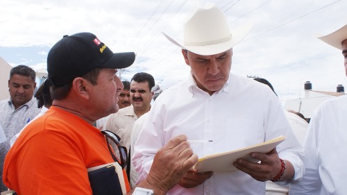 Cumple Roberto Sandoval a Primaria Oliverio Vargas de Bucerías