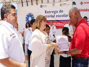Entregaron Material Escolar para Bahía por un Millón de Pesos