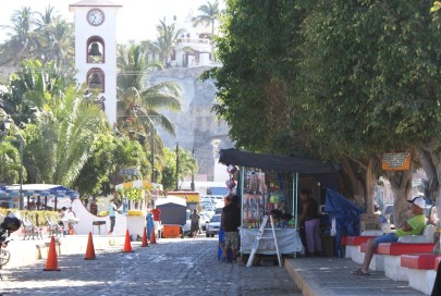 Reubicarán Vendedores Instalados Frente a Plaza de Bucerías