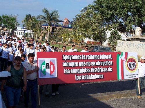 Más de 2 Mil Trabajadores Desfilaron en Bahía