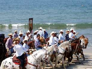 Cabalgata Por Peregrinación de Bucerías a la Cruz de Huanacaxtle
