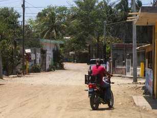 Vecinos Señalan a Obras Públicas Responsable de Tapar Drenaje