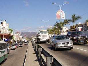 Vecinos Piden Puente Peatonal en Bucerías