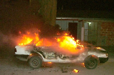 Incendian Vehículo en Bucerías, Durante la Madrugada