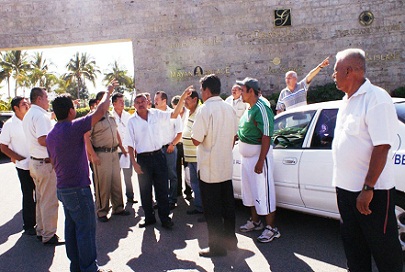 Reviven Conflicto Taxistas de Acaspen y CROM Por Sitio de Mayan Palace
