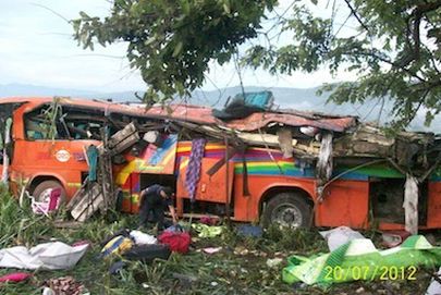 Autobús con Turistas Sufre Volcadura en Nayarit; Asciende a 23 Fallecidos