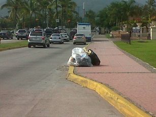 Basura en Franja Turística y Hotelera; Incapacidad Municipal