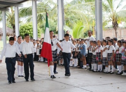 Regresaron a Clases Más de 28 Mil Alumnos Entre Gozo y Lágrimas