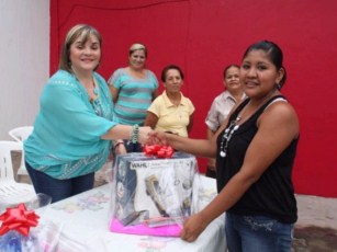 Ofrece DIF Bahía Cursos de Corte de Cabello y Peinado