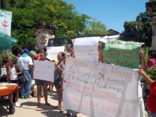 Piden en San Pancho Maestros en Primaria