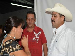 Padres de Familia Reconocen Trabajo de Rafa Cervantes