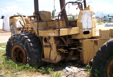 Piden Ayuda al Ayuntamiento Para Retirar Maquinaria