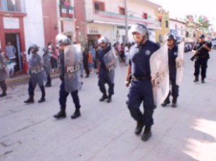 Destacan en Desfile de Independencia Alumnos, Cuerpo Policiaco y de Bomberos