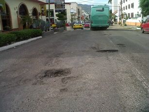 Baches por Doquier al Ingreso del Pueblito Típico Puerto Vallarta