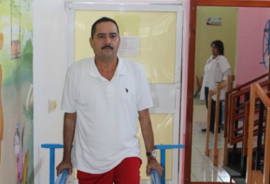 Recibe Rafa Cervantes Rehabilitación en el DIF