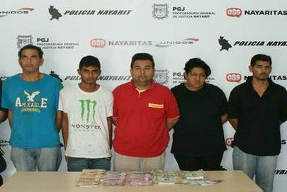 Presentan a Asaltantes de Elektra de Mezcales